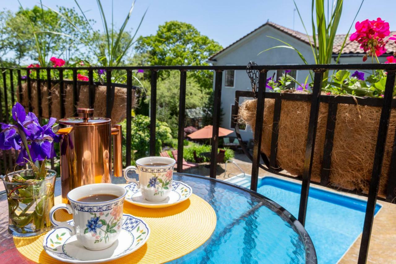 The Villa Bed And Breakfast Westerly Exteriér fotografie